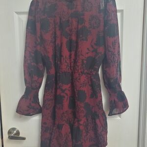 New W/Tags - Chic Long Sleeve Floral Dress in Black and Red